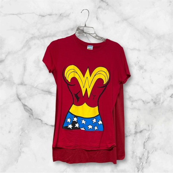 Red Wonder Woman Graphic Tee with cape size XL - Picture 1 of 8